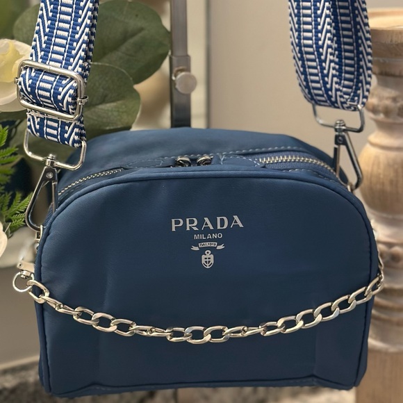 Prada Beauty Bag GWP item - Picture 5 of 8